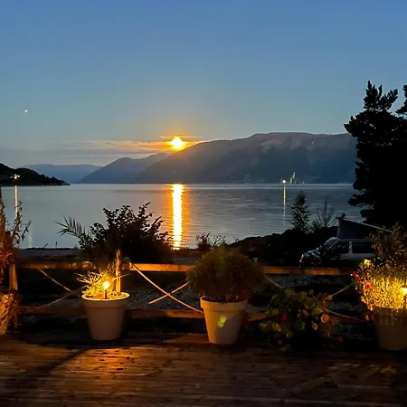2 Bedroom Awesome In Lavik (Sogn og Fjordane)