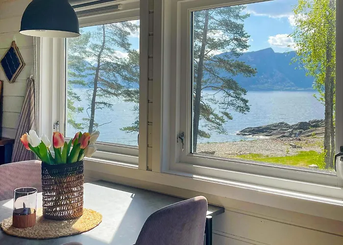 2 Bedroom Awesome In * Lavik (Sogn og Fjordane)