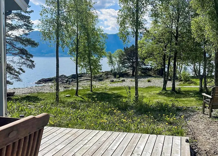 2 Bedroom Awesome In Prázdninový dům Lavik (Sogn og Fjordane)